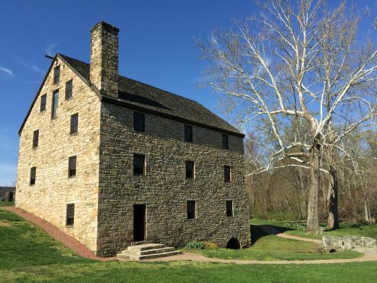 George Washington's Distillery & Gristmill